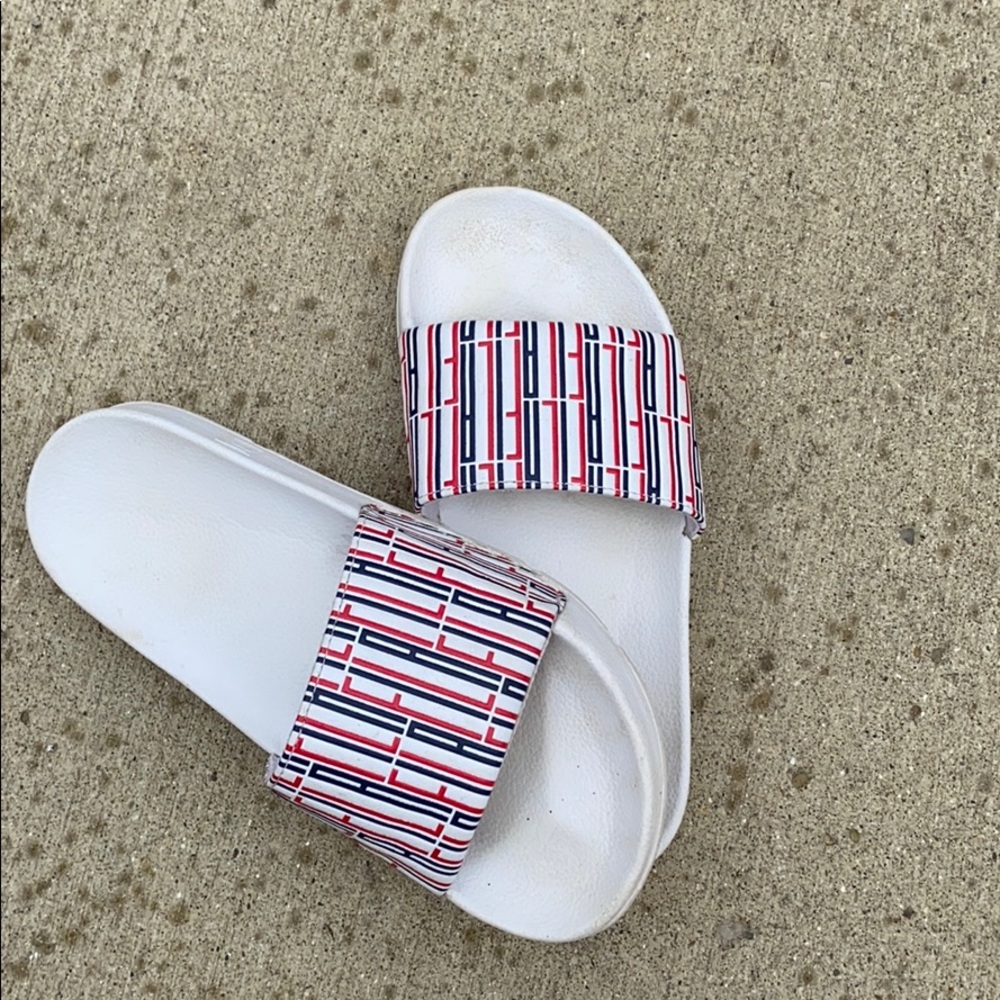 Fila slides!